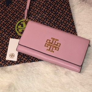 Gorgeous Tory Burch Britton smartphone wallet NWT!